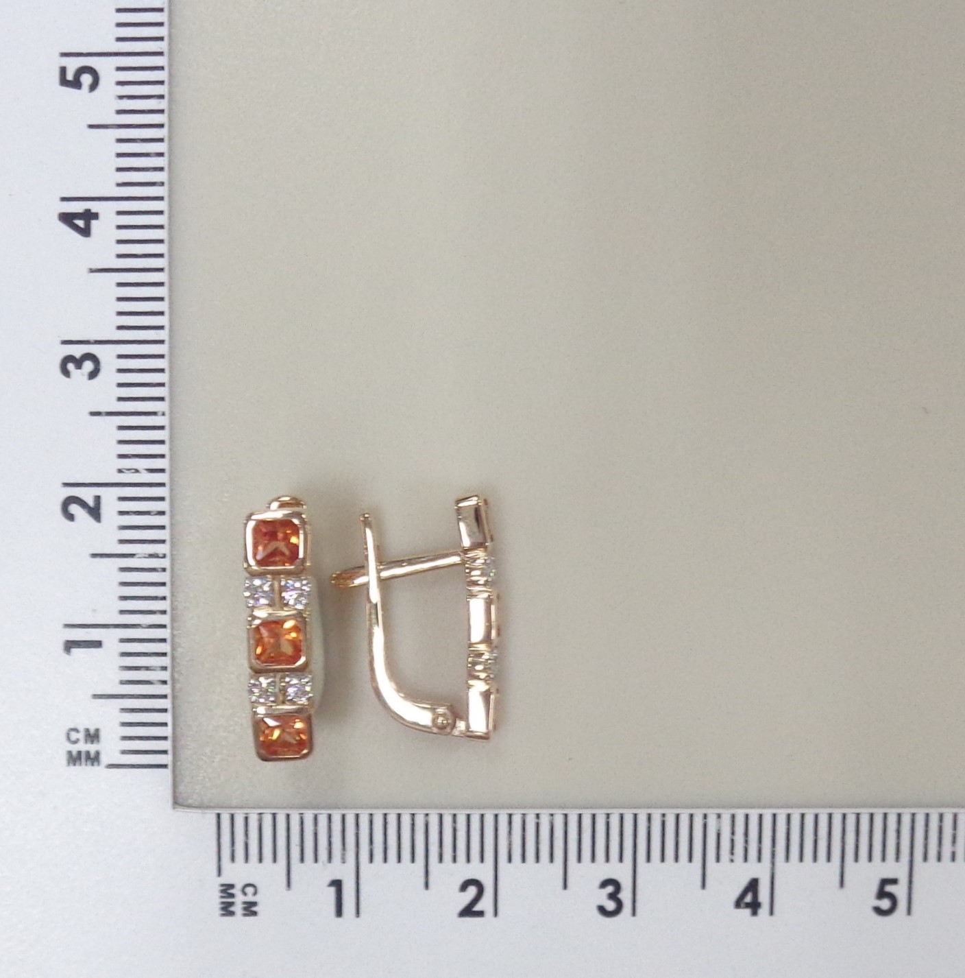 Серьги из золота с оранжевыми сапфирами